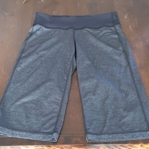 Lululemon sz 6 marled dark grey capri pant